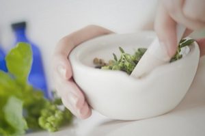 Какие существуют способы лечения липомы народными средствами?